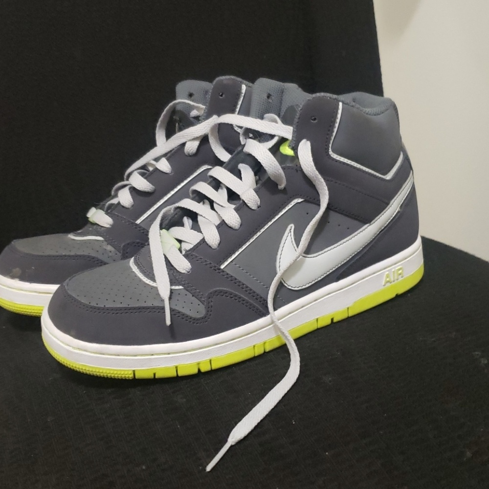 Nike Prestige